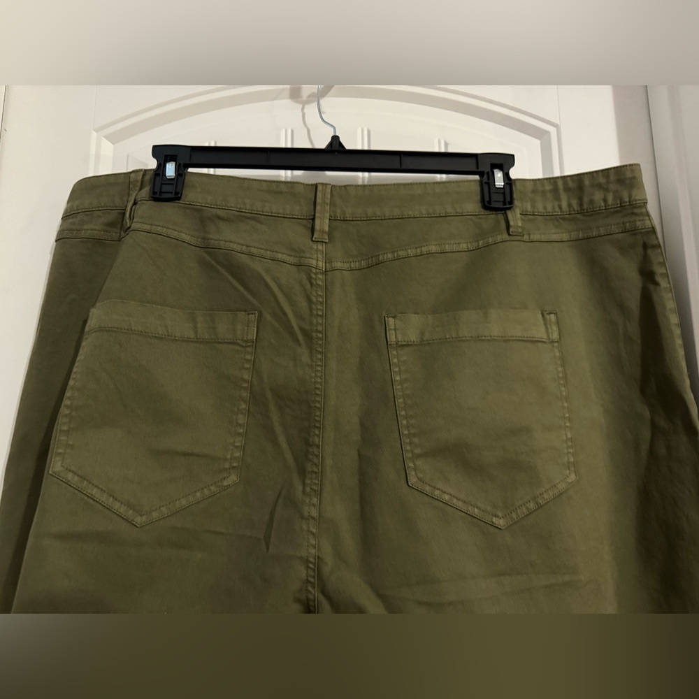 Great Sanctuary size 22W olive green Bermuda shorts plus - Picture 4 of 4